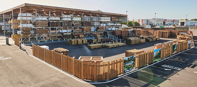 Vue du ciel de la zone de stock produits bois du magasin Vivre en Bois la Roche sur Yon