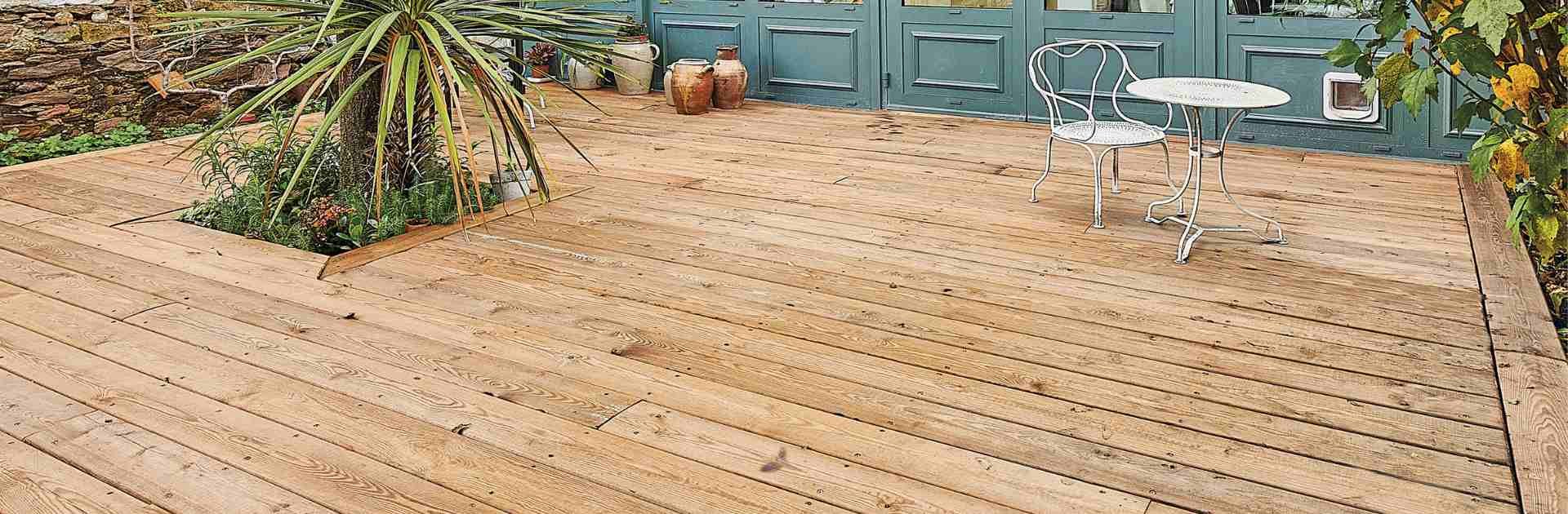 Stock de terrasse bois disponible !